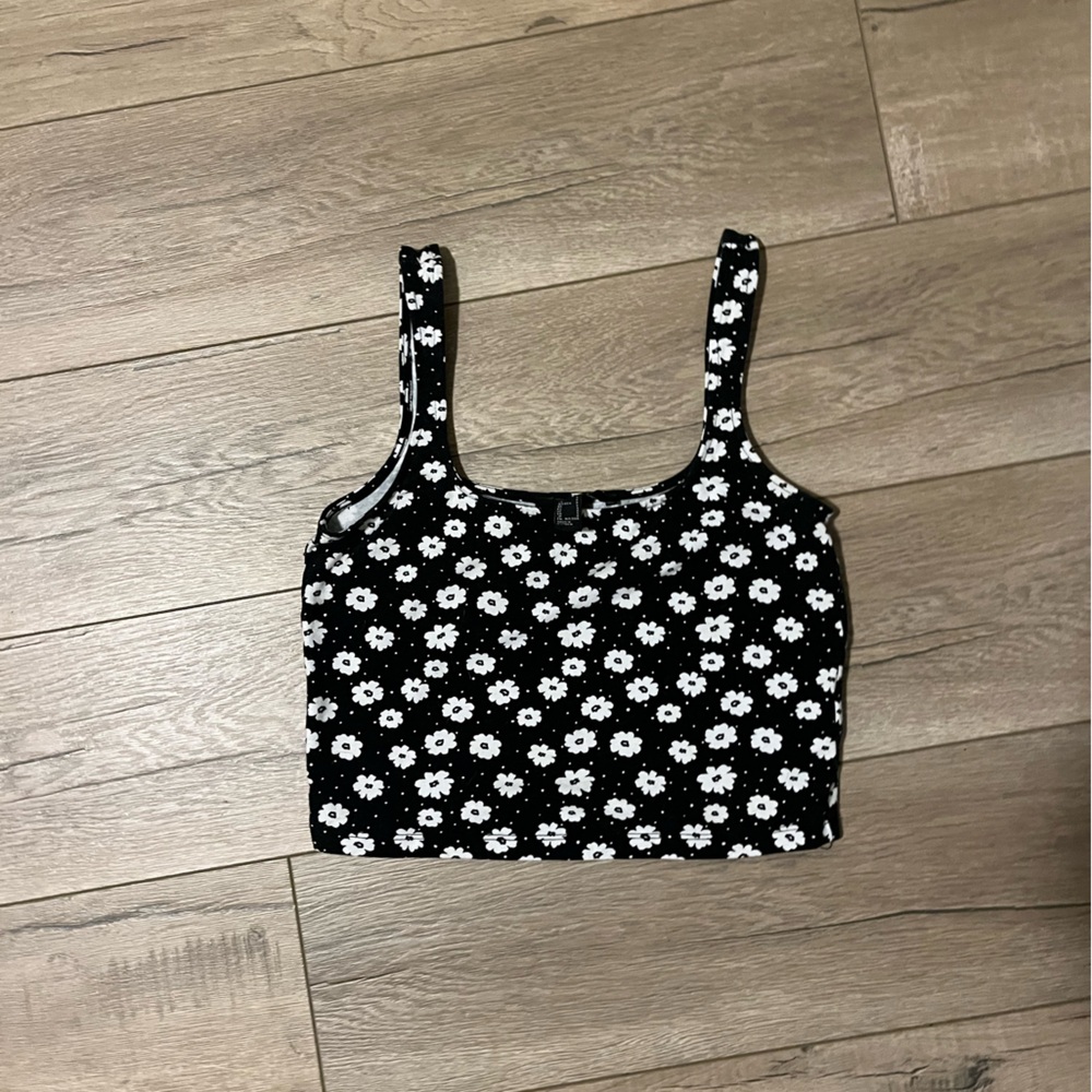 Black floral tank 
Size small